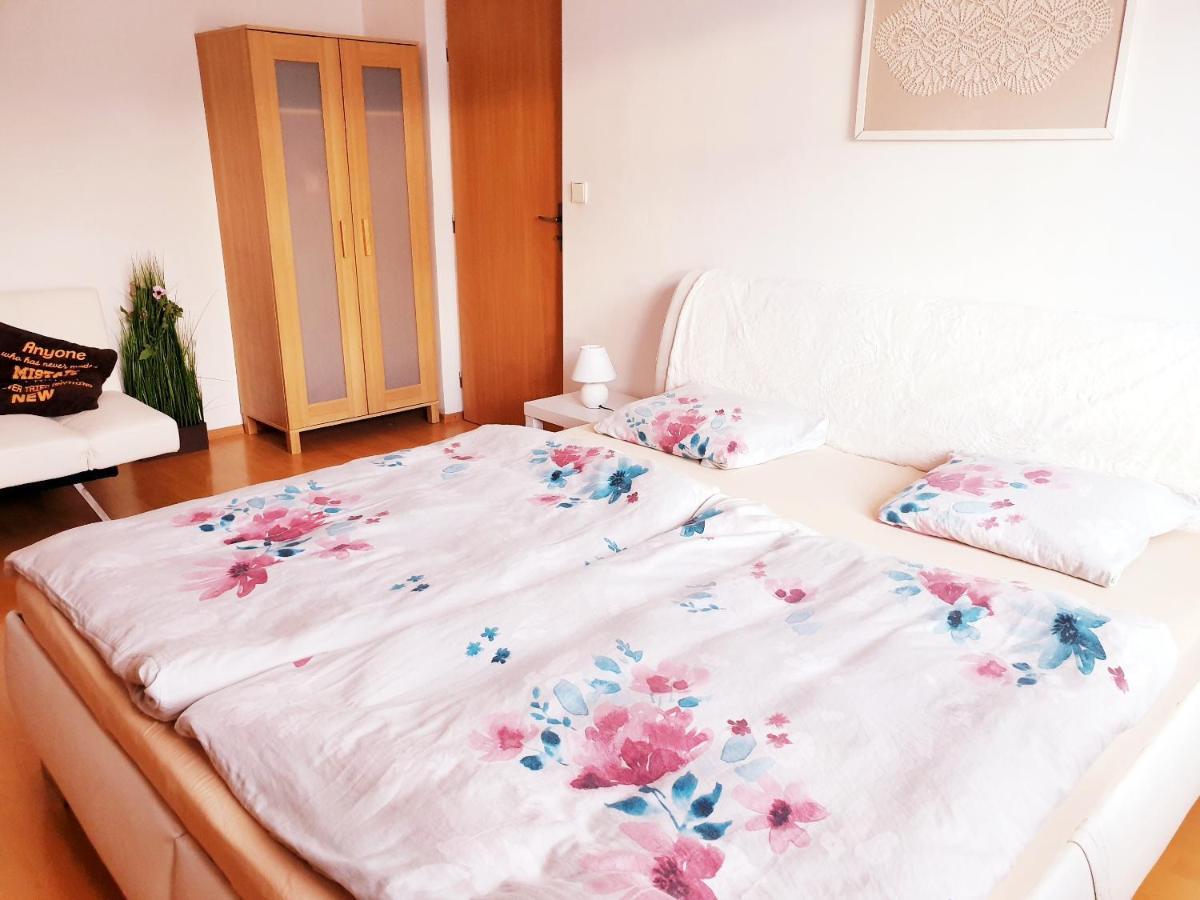 Apartman Terminal, Self Check-In 24 H, Free Parking Banska Bystrica Bagian luar foto
